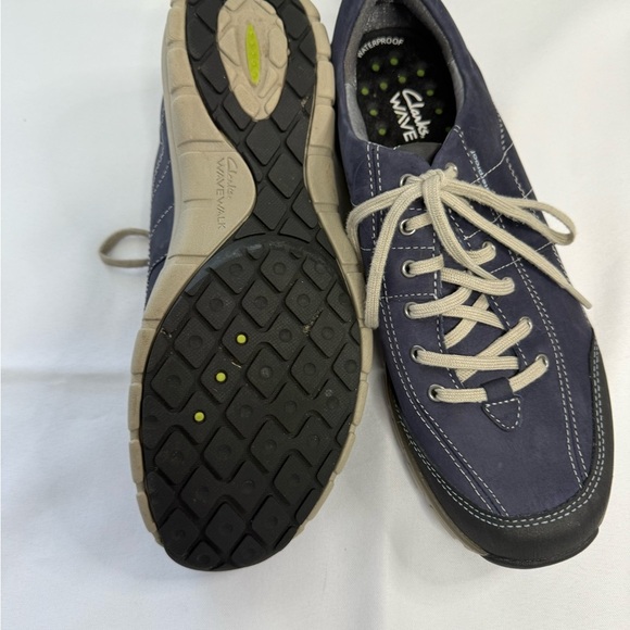 Clarks Blue and Tan Sneakers with Suede Texture - Picture 5 of 8